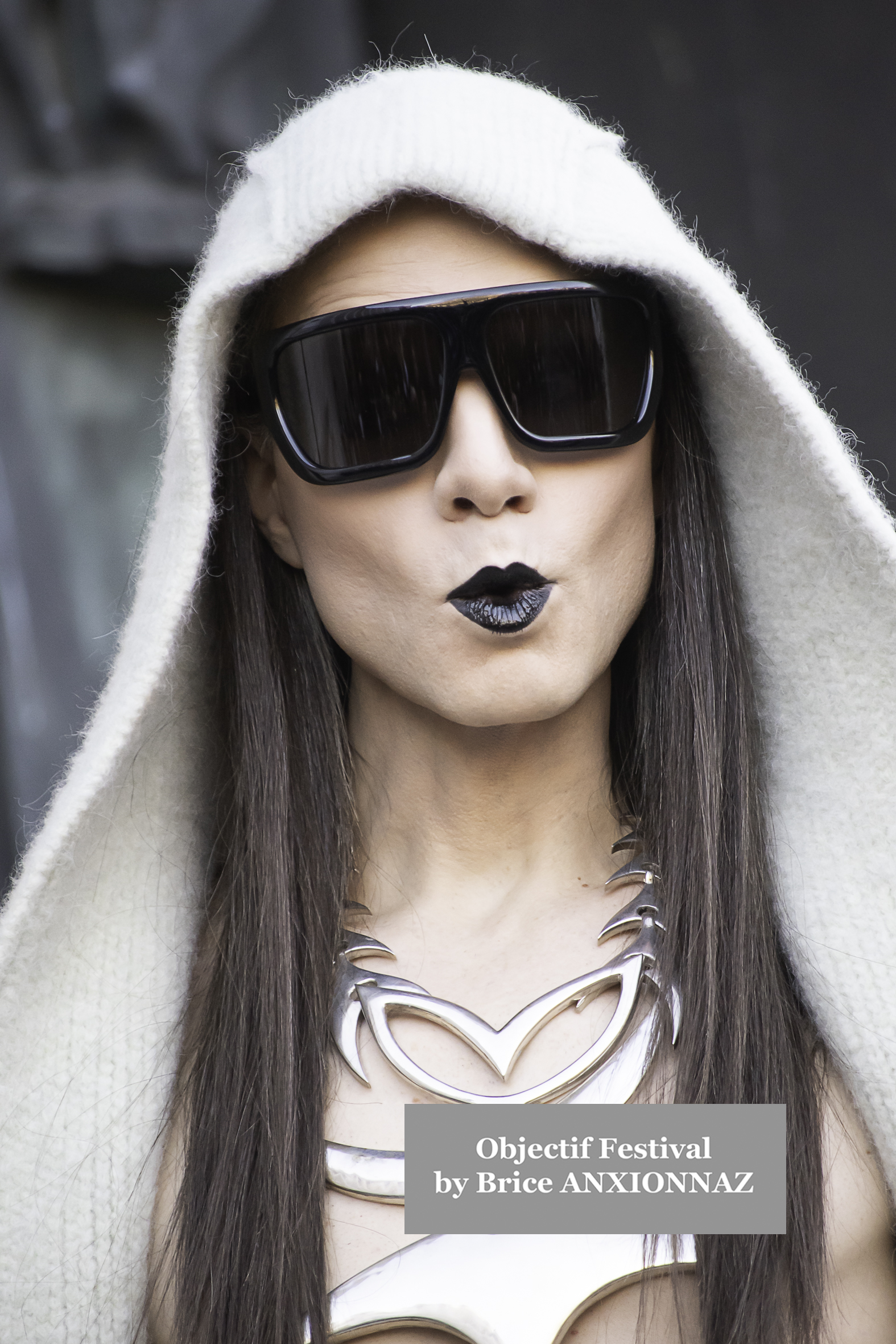 Photo de Mary Charteris - Streetstyle photos at Rick Owens guests arrivals - Paris Fashion Week lors de l'événement à Streetstyle-photos-of-guests-arrivals-at-the-Rick-Owens-show-Paris-Fashion-Week le 8 March 2025 par Brice ANXIONNAZ (Objectif Festival)