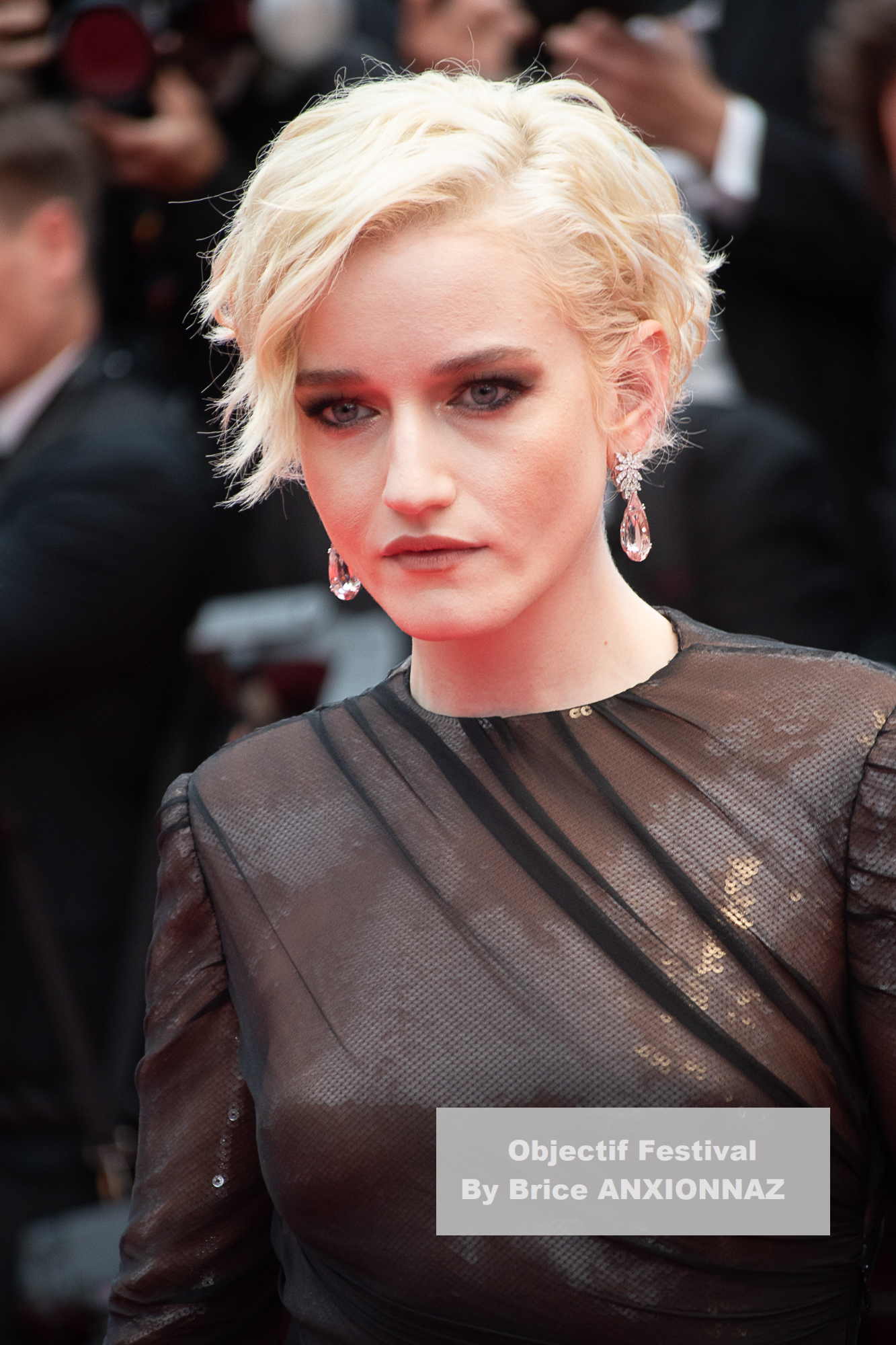 Fashion Week Julia Garner - Fashion Week at Cannes-2025-Partir-un-jour-redcarpet, Tapis on May 13th, 2025