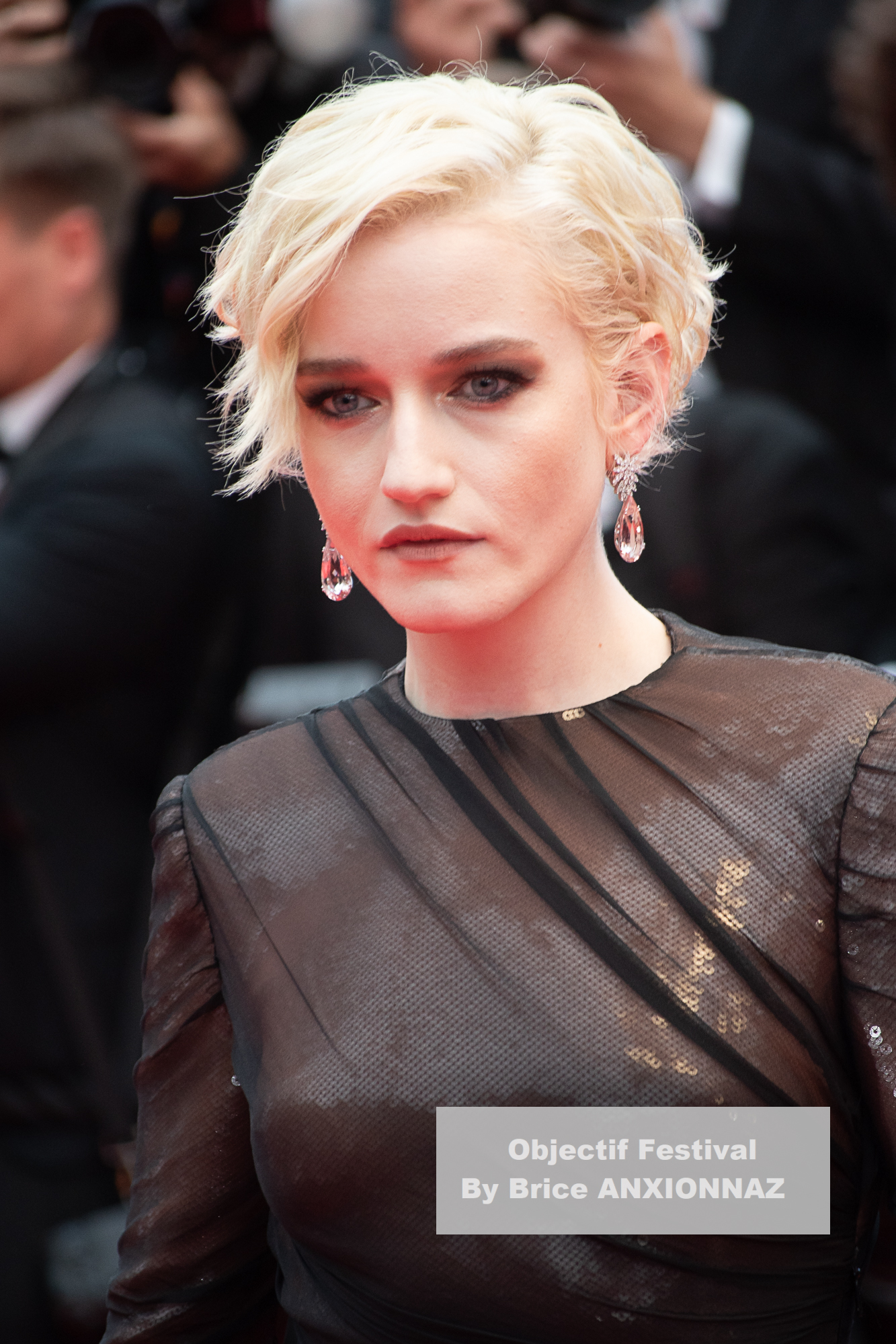 Fashion Week Julia Garner - Fashion Week at Cannes-2025-Partir-un-jour-redcarpet, Tapis on May 13th, 2025