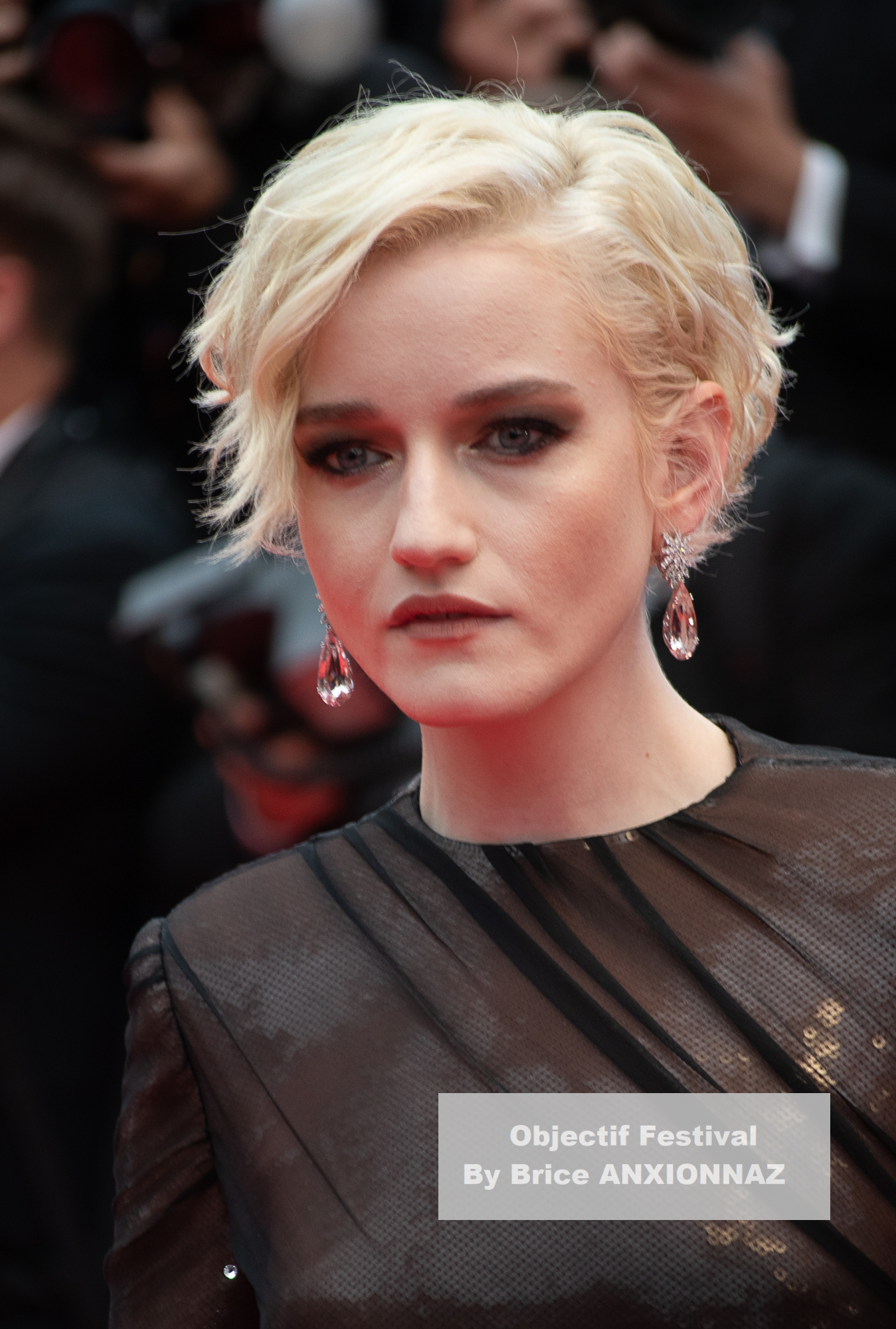 Fashion Week Julia Garner - Fashion Week at Cannes-2025-Partir-un-jour-redcarpet, Tapis on May 13th, 2025
