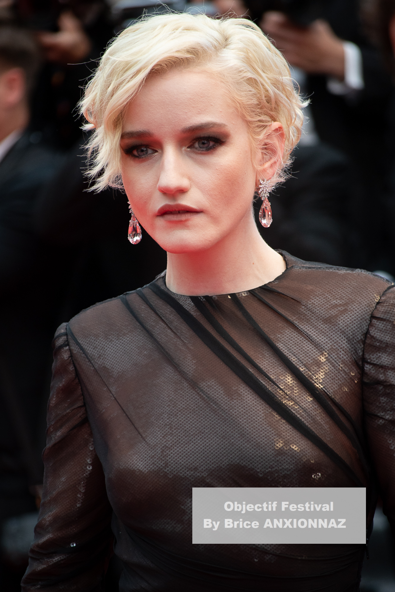 Fashion Week Julia Garner - Fashion Week at Cannes-2025-Partir-un-jour-redcarpet, Tapis on May 13th, 2025