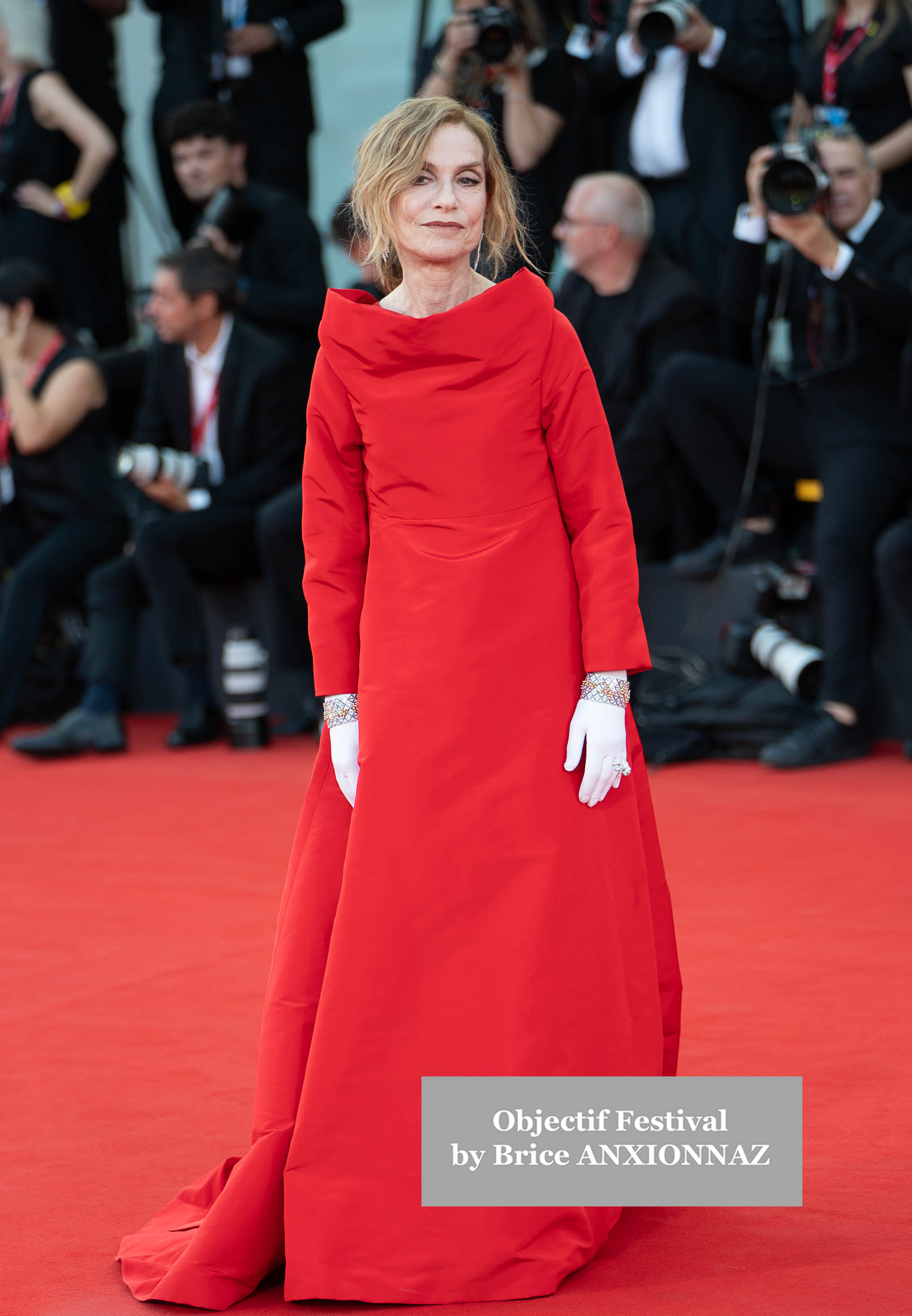 — italie venise cinema 81st mostra del cinema 28 08 2024 beetlejuice beetlejuice isabelle huppert