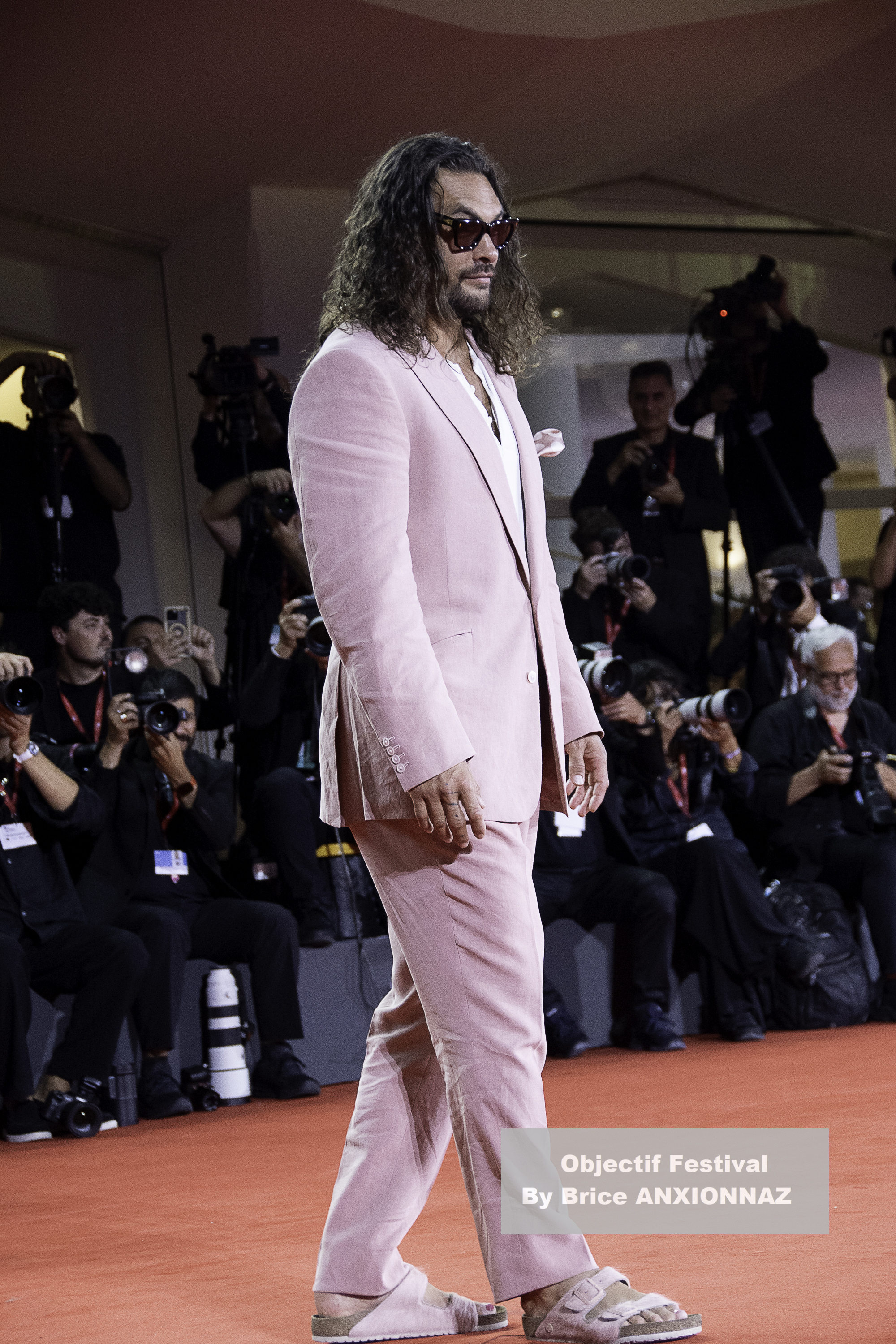 — italie venise cinema 82eme mostra del cinema 03 09 2025 in the hand of dante jason momoa