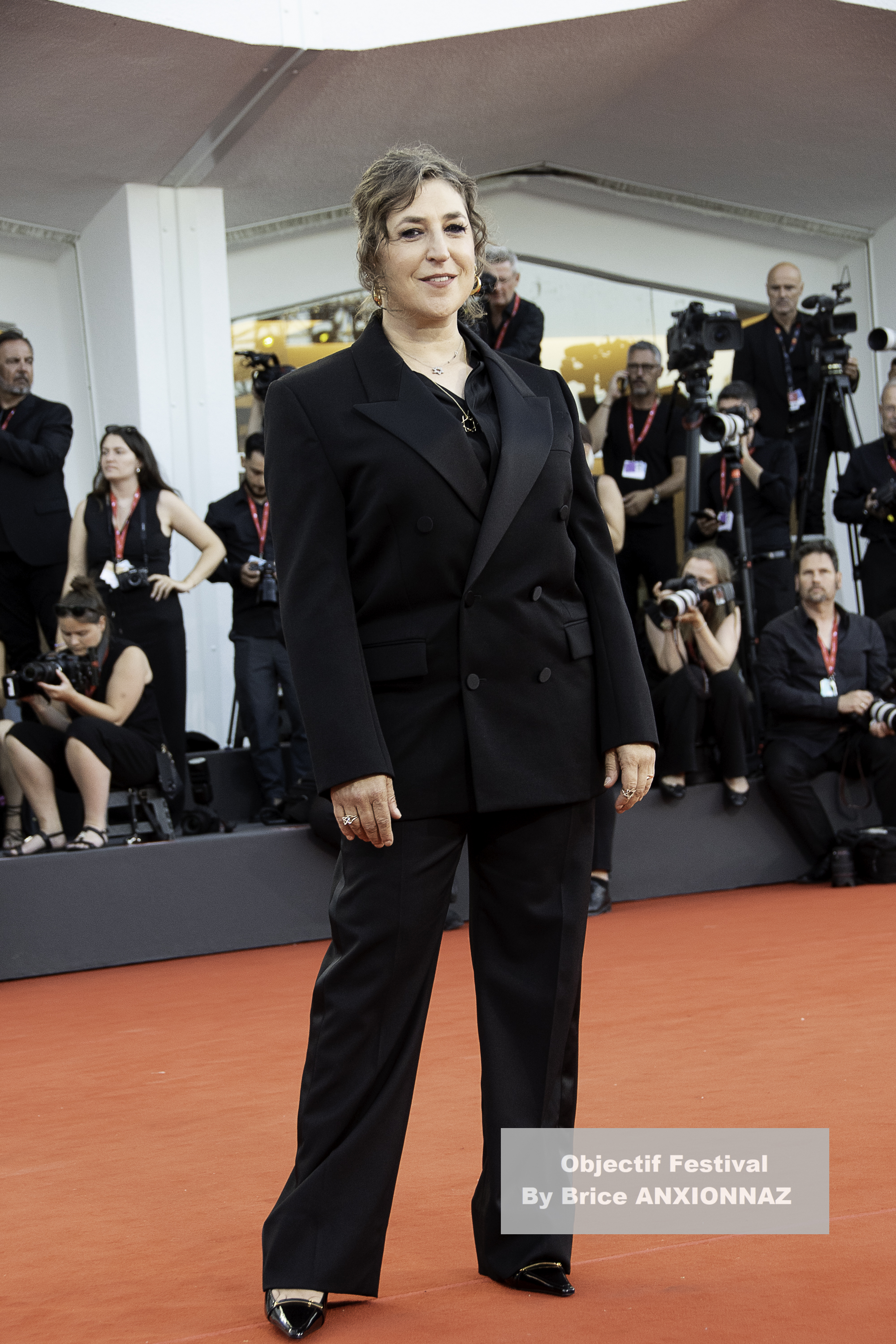 — italie venise cinema 82eme mostra del cinema 31 08 2025 father mother sister brother mayim bialik