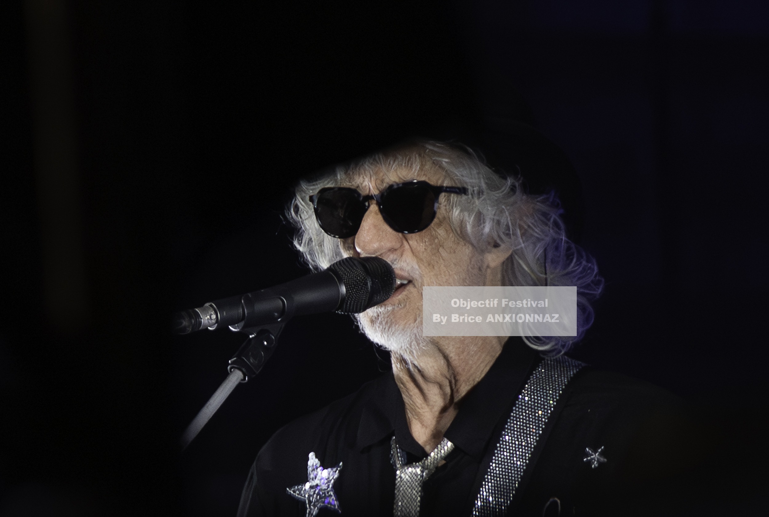 Louis Bertignac en concert a Hyeres : portrait d une legende de la guitare francaise